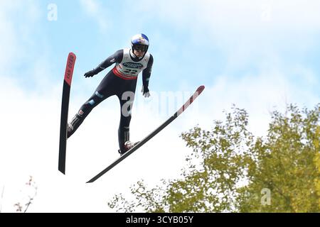 Eferding, Austria. 18 ottobre 2025. EFERDING, AUSTRIA - 18 OTTOBRE: La Germania Andreas Wellinger partecipa alla HS 90 femminile alla Viessmann FIS Ski Jumping World Cup Hinzenbach a energie AG Skisprungarena il 18 ottobre 2025 a Eferding, Austria 251018 SEPA 24 084 - 20251018 PD4154 credito: APA-PictureDesk/Alamy Live News Foto Stock