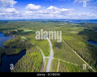 Vista aerea del lago Kapustaselkä a est di Kuopio, Finlandia Foto Stock