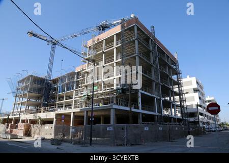 Siviglia, 8 ottobre 2025. Relazione sulla costruzione di alloggi a Palmas Altas. Foto: Manuel Olmedo. Archsev. Crediti: Album / Archivo ABC / Manuel Olmedo Foto Stock