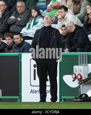 Edimburgo, Regno Unito. 18 ottobre 2025. Scottish Premiership - Hibernian FC vs Livingston FC 18/10/2025 Livingston manager, David Martindale, come Hibs affronta Livingston nella prima fase della Scottish Premiership allo Easter Road Stadium di Edimburgo, Regno Unito. Crediti: Ian Jacobs/Alamy Live News Foto Stock