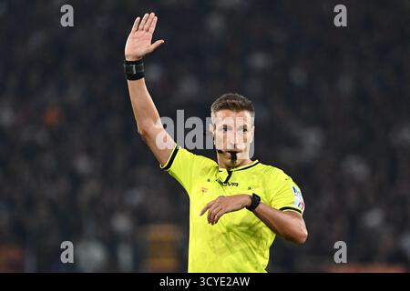 Roma, Italia. 18 ottobre 2025. L'arbitro Davide massa durante la partita di serie A tra AS Roma e FC Internazionale allo Stadio Olimpico di Roma, Italia, il 18 ottobre 2025. Crediti: Nicola Ianuale/Alamy Live News Foto Stock