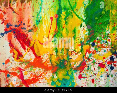 Astratto di colori vivaci sparsi sulla tela Foto Stock