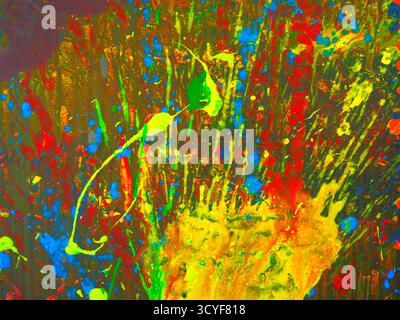 Astratto di colori vivaci sparsi sulla tela Foto Stock