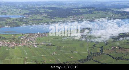 Panorama da Tegelberg, 1881 m, su Schwangau, Waltenhofen, Hopfensee e Forggensee, Ostallgaeu, Baviera, Germania Foto Stock
