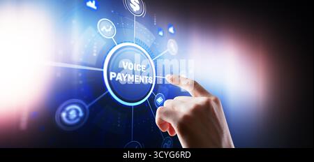 Moderna tecnologia di pagamento vocale con assistente ai che elabora transazioni finanziarie sicure. Foto Stock