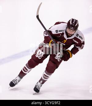 18/10/2025, Les Acacias, Les Vernets, NL: Genève-Servette HC - SC Berna, #11 Vincent Praplan (Servette) Foto Stock