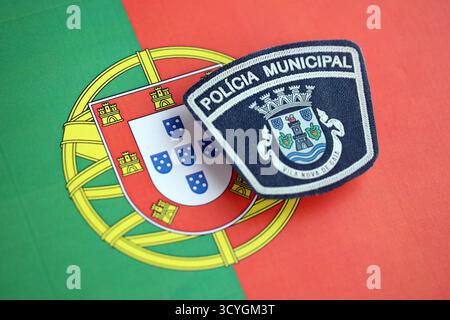 KIEV, UCRAINA - 6 SETTEMBRE 2025 Portogallo polizia municipale patch sulla bandiera nazionale primo piano Foto Stock