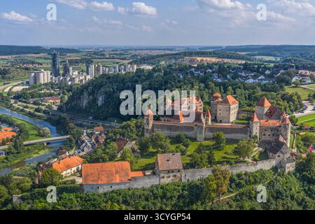 Una vista dall'alto dell'idilliaca valle di Wörnitz vicino ad Harburg presso il cratere Ries nella Svevia settentrionale Foto Stock