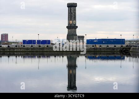 LIVERPOOL, INGHILTERRA - 17 ottobre 2024: La torre dell'orologio situata vicino all'Hill Dickinson Stadium Foto Stock