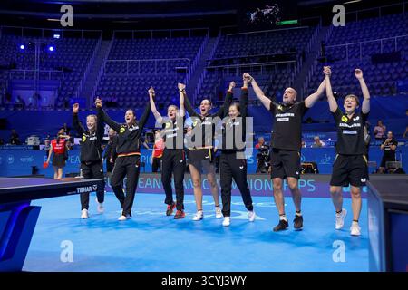 Zara, Croazia. 19 ottobre 2025. Il Team Germany festeggia dopo aver vinto il Campionato europeo a squadre ETTU al Kresimir Cosic Sports Hall il 19 ottobre 2025 a Zara, Croazia. Foto: Sime Zelic/PIXSELL credito: Pixsell/Alamy Live News Foto Stock