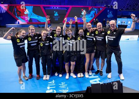 Zara, Croazia. 19 ottobre 2025. Il Team di Germania festeggia dopo aver vinto il Campionato europeo a squadre ETTU al Kresimir Cosic Sports Hall il 19 ottobre 2025 a Zara, Croazia. Foto: Sime Zelic/PIXSELL credito: Pixsell/Alamy Live News Foto Stock