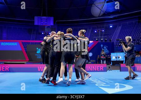 Zara, Croazia. 19 ottobre 2025. Il Team Germany festeggia dopo aver vinto il Campionato europeo a squadre ETTU al Kresimir Cosic Sports Hall il 19 ottobre 2025 a Zara, Croazia. Foto: Sime Zelic/PIXSELL credito: Pixsell/Alamy Live News Foto Stock