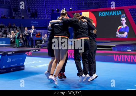 Zara, Croazia. 19 ottobre 2025. Il Team Germany festeggia dopo aver vinto il Campionato europeo a squadre ETTU al Kresimir Cosic Sports Hall il 19 ottobre 2025 a Zara, Croazia. Foto: Sime Zelic/PIXSELL credito: Pixsell/Alamy Live News Foto Stock