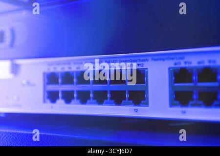 Primo piano sul rack High-Tech Data Server Foto Stock