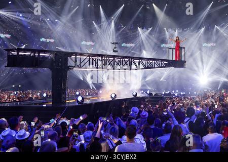 Dortmund, Germania. 19 ottobre 2025. Andrea Berg durante lo show televisivo 'Schlagerboom 2025 - Alles funkelt! Alles glitzert!" Il 18 ottobre 2025 a Dortmund, Germania Credit: Ralph Metzger/Alamy Live News Foto Stock