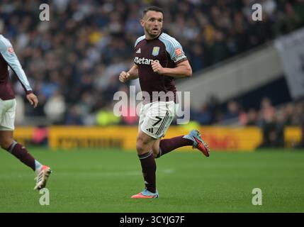 Londra, Regno Unito. 19 ottobre 2025. Londra Regno Unito 19 ottobre 2025. John McGinn dell'Aston Villa durante la partita Spurs vs Aston Villa Premier League al Tottenham Hotspur Stadium di Londra. Questa immagine è SOLO per USO EDITORIALE. Licenza richiesta da Football DataCo per qualsiasi altro utilizzo. Crediti: MARTIN DALTON/Alamy Live News Foto Stock