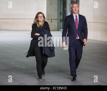 Londra, Regno Unito. 19 ottobre 2025. Jens Stoltenberg, ministro delle Finanze norvegese, ex primo ministro norvegese ed ex segretario generale della NATO, viene visto alla BBC per il round dei media di domenica mattina. Crediti: Imageplotter/Alamy Live News Foto Stock