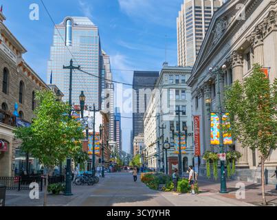 Stores and restaurants on Stephen Avenue (8th Ave SW), Calgary, Alberta, Canada Foto Stock