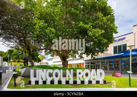 Miami Beach, Florida, Stati Uniti d'America - 16 ottobre 2025: Cartello di benvenuto del Lincoln Road Mall Miami Beach Foto Stock