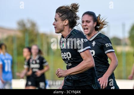 Cristiana Girelli della Juventus FC festeggia dopo aver segnato al rigore il gol del 0-1 durante la partita di calcio femminile di serie A 2025/2026 tra SS Lazio e Juventus FC allo stadio Mirko Fresini di Formello (Italia), 19 ottobre 2025. Foto Stock