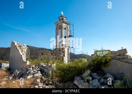 La chiesa in rovina di San Nicola Alassa, che si trova nella valle del Kouris Reservior, distretto di Limassol, Cipro. Foto Stock