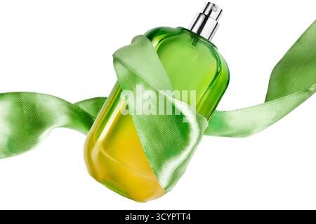 Flacone in vetro per profumi legato con nastro in seta isolato su sfondo bianco Foto Stock