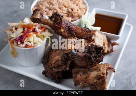 Vista ravvicinata di un piatto di pollo strapazzato. Foto Stock