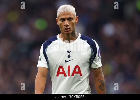 Londra, Regno Unito. 19 ottobre 2025. Richarlison del Tottenham Hotspur durante la partita Tottenham Hotspur vs Aston Villa Premier League allo stadio Tottenham Hotspur di Londra. Il credito per immagini dovrebbe essere: Paul Terry/Sportimage Credit: Sportimage Ltd/Alamy Live News Foto Stock