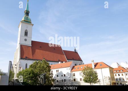 Bratislava, Slovacchia - 3 settembre 2024: Cattedrale di San Martino Foto Stock