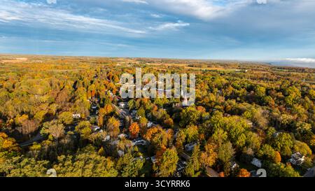 Trumansburg, NY, USA - 17 ottobre 2025: Foto aerea sul villaggio di Trumansburg, NY Foto Stock