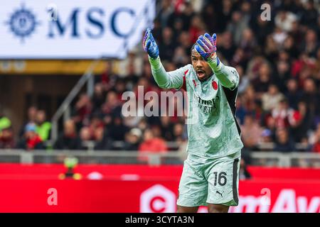 Milano, Italia. 19 ottobre 2025. Mike Maignan dell'AC Milan gesta durante la partita di calcio di serie A 2025/26 tra l'AC Milan e l'ACF Fiorentina allo Stadio San Siro di Milano crediti: dpa/Alamy Live News Foto Stock
