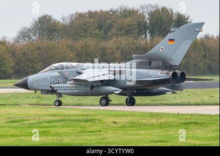 Un aereo da combattimento multiruolo ad ala variabile Panavia Tornado IDS dell'Aeronautica militare tedesca. Foto Stock