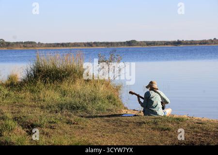 Lago Lacanau. Giornata autunnale sulle rive del lago Lacanau vicino all'Oceano Atlantico in Gironde, Francia. Foto Stock