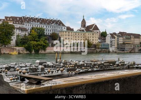 Il modello di città in bronzo sulla Rheinpromenade di Basilea, Canton Basilea-città, che offre una mappa tattile del centro città Foto Stock