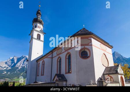 Lermoos: chiesa Lermoos in Tiroler Zugspitz Arena, Tirolo, Austria Foto Stock