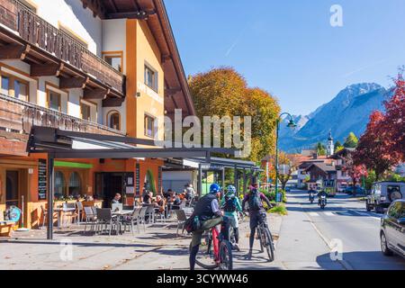 Lermoos: Villaggio Lermoos, ristorante in Tiroler Zugspitz Arena, Tirolo, Austria Foto Stock