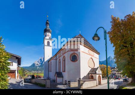 Lermoos: chiesa Lermoos in Tiroler Zugspitz Arena, Tirolo, Austria Foto Stock