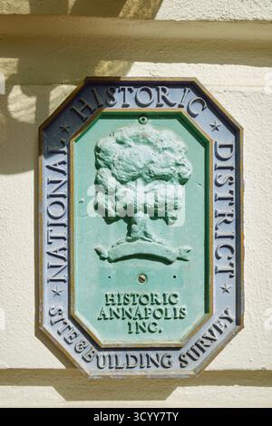 Targa del National Historic District nella storica Annapolis, Maryland, che segna l'architettura e il patrimonio culturale dell'epoca coloniale conservata della città. Foto Stock