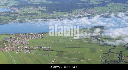Panorama da Tegelberg, 1881 m, su Schwangau, Waltenhofen, Hopfensee e Forggensee, Ostallgaeu, Baviera, Germania Foto Stock