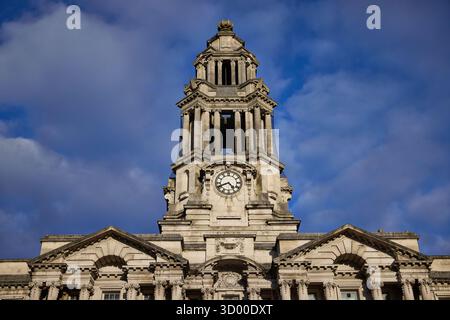 Edificio classificato Grade II* Stockport Town Hall dell'architetto Sir Alfred Brumwell Thomas in stile barocco inglese Foto Stock