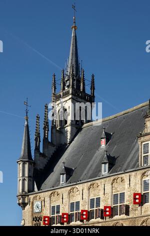 Il municipio del XV secolo (Stadhuis), Gouda, Olanda meridionale, Paesi Bassi. Foto Stock