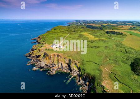 Francia, Morbihan, Groix Island, il nord dell'isola, visto dal cielo, sopra il semaforo Beg-Melen (vista aerea) Foto Stock