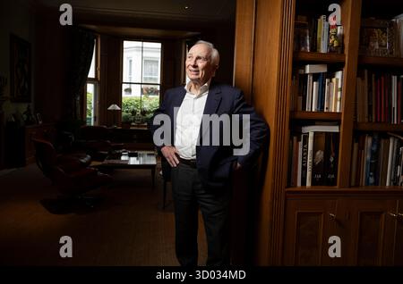 Michel-Yves Bolloré, co-autore di God, the Science, The Evidence, fotografato nella sua casa di Londra, Inghilterra, Regno Unito Foto Stock