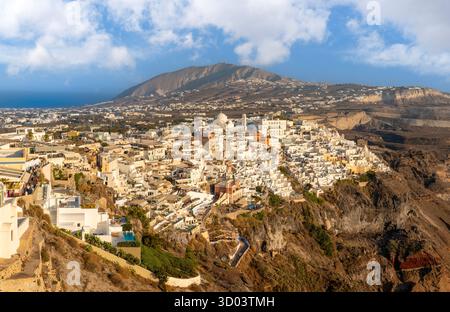 Il Villaggio bianco di Fira, Fira, Santorini, Grecia Foto Stock