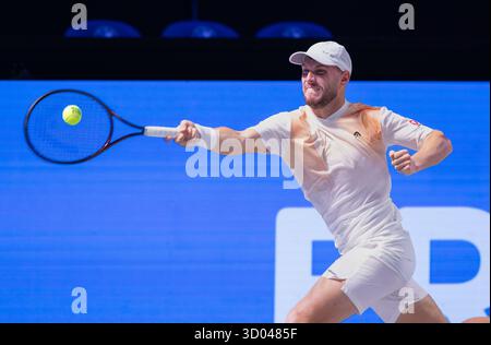 Vienna, Austria. 21esima... 2025 ottobre, l'austriaco Filip Misolic (AUT) in azione durante il torneo Erste Bank Open di Stadthalle martedì 21 ottobre 2025. © Juergen Hasenkopf / Alamy Live News Filip Misolic (AUT) Tennis - ERSTE BANK APERTO 2025 - ATP 500 - Stadthalle - Wien - - Oesterreich - 21 ottobre 2025. Foto Stock