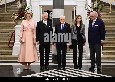 Bruxelles, Belgio. 21 ottobre 2025. Regina Matilde del Belgio, Re Filippo - Filip del Belgio, Presidente dell'Italia Sergio Mattarella e sua figlia Laura e il Principe Laurent del Belgio nella foto durante un concerto al teatro dell'opera la Monnaie/ De Munt, a Bruxelles, il secondo giorno della visita ufficiale di Stato del Presidente italiano, martedì 21 ottobre 2025. Il presidente italiano e sua figlia sono in visita ufficiale in Belgio dal 20 al 22 ottobre 2025. BELGA FOTO DIRK WAEM credito: Belga News Agency/Alamy Live News Foto Stock