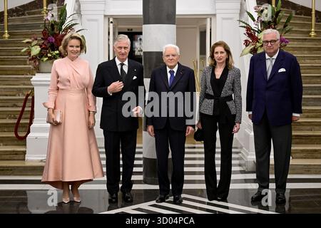 Bruxelles, Belgio. 21 ottobre 2025. Regina Matilde del Belgio, Re Filippo - Filip del Belgio, Presidente dell'Italia Sergio Mattarella e sua figlia Laura e il Principe Laurent del Belgio nella foto durante un concerto al teatro dell'opera la Monnaie/ De Munt, a Bruxelles, il secondo giorno della visita ufficiale di Stato del Presidente italiano, martedì 21 ottobre 2025. Il presidente italiano e sua figlia sono in visita ufficiale in Belgio dal 20 al 22 ottobre 2025. BELGA FOTO DIRK WAEM credito: Belga News Agency/Alamy Live News Foto Stock