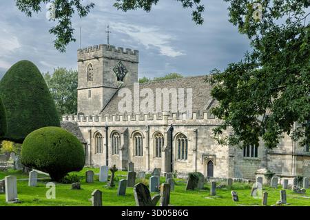 Chiesa parrocchiale di San Giorgio del XII secolo a Kings Stanley, Gloucestershire, Regno Unito Foto Stock