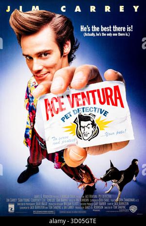 ACE Ventura: PET Detective (1994) diretto da Tom Shadyac e interpretato da Jim Carrey, Courteney Cox e Sean Young. Un'eccentrica sleuth di Miami specializzata nel trovare animali scomparsi indaga sul rapimento della mascotte dei Miami Dolphins, Snowflake. Fotografia di un poster originale del 1994 USA a un foglio SOLO PER USO EDITORIALE. Crediti: BFA / Morgan Creek Entertainment Foto Stock