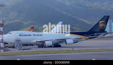Hong Kong 6 settembre 2025: Parco della compagnia aerea UPS sulla pista dell'aeroporto di Hong Kong. L'unico aeroporto internazionale di Hong Kong Foto Stock